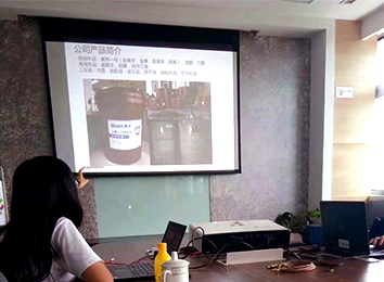 從營銷的角度講，網(wǎng)絡(luò)上生產(chǎn)者和消費(fèi)者一對一的互動溝通，使生產(chǎn)者更快地了解消費(fèi)者的要求、愿望及改進(jìn)意見，將工業(yè)時(shí)代大規(guī)模生產(chǎn)、大規(guī)模數(shù)據(jù)營銷改進(jìn)為小群體甚至個(gè)體營銷，為消費(fèi)者提供了極大的滿足，迎合了現(xiàn)代拓客營銷理念